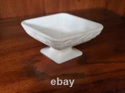 16 Pieces Collection of Vintage Milk Glass From Various Manufacturers. See Pics