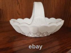 16 Pieces Collection of Vintage Milk Glass From Various Manufacturers. See Pics