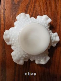 16 Pieces Collection of Vintage Milk Glass From Various Manufacturers. See Pics