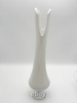 17.75 Milk LE Smith Glass Simplicity Pedestal Smoothie Swung Vase #1901 White