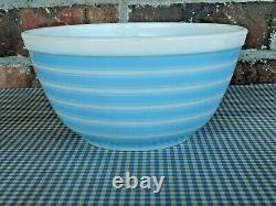 2 Vintage Pyrex Blue Rainbow Stripe Nesting Mixing Bowls USA #401 & #402