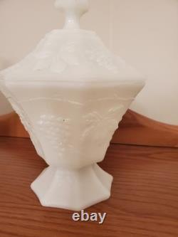 20 Pieces Milk Glass Set Grape Pattern Vintage Anchor Hocking 20 Pieces Milk Glass Set Grape Pattern Vintage Anchor Hocking