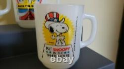 4 FIRE KING ANCHOR HOCKING SNOOPY The president COLLECTOR'S MILK GLASS MUGS