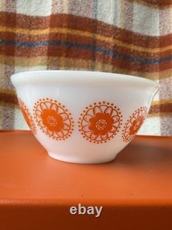 Agee Pyrex 4 Mixing Bowl Set Doily Pattern 1970