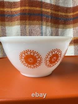Agee Pyrex 4 Mixing Bowl Set Doily Pattern 1970