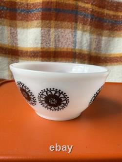 Agee Pyrex 4 Mixing Bowl Set Doily Pattern 1970