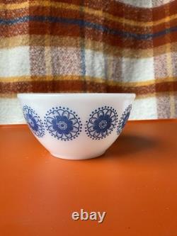 Agee Pyrex 4 Mixing Bowl Set Doily Pattern 1970