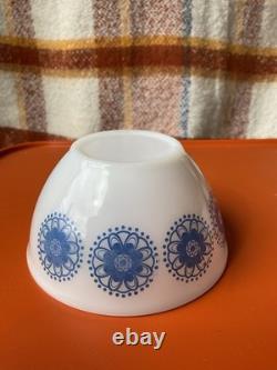 Agee Pyrex 4 Mixing Bowl Set Doily Pattern 1970