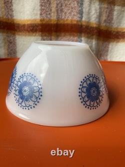 Agee Pyrex 4 Mixing Bowl Set Doily Pattern 1970