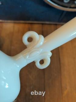 Antique ALADDIN BOUDOIR LAMP ALACITE WHITE MILK GLASS GOLD VTG RARE DECO MCM