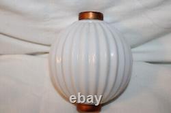 Antique Pleated (Ribbed) Round White Milk Glass Lightning Rod Ball Barnett 3131