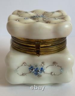 Antique Wave Crest CF Monroe Puffy Eggcrate Hinged Glass Trinket Box Flowers