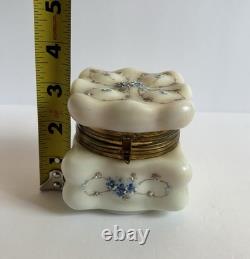 Antique Wave Crest CF Monroe Puffy Eggcrate Hinged Glass Trinket Box Flowers