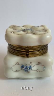 Antique Wave Crest CF Monroe Puffy Eggcrate Hinged Glass Trinket Box Flowers