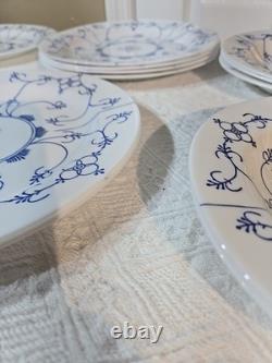 Arcopal Blue & White Milk-Glass BLAU SAKS Dinnerware 9 Plates, 5 Bowls FRANCE