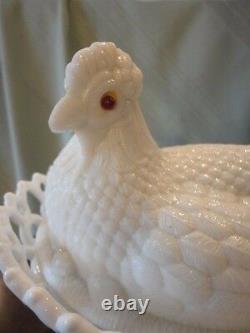 Atterbury Oval Milk Glass Hen On Nest Glass Eyes 7t Antique