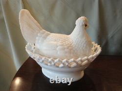 Atterbury Oval Milk Glass Hen On Nest Glass Eyes 7t Antique