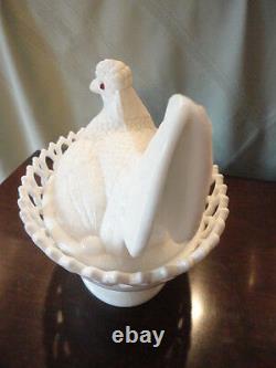 Atterbury Oval Milk Glass Hen On Nest Glass Eyes 7t Antique