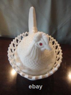 Atterbury Oval Milk Glass Hen On Nest Glass Eyes 7t Antique