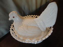 Atterbury Oval Milk Glass Hen On Nest Glass Eyes 7t Antique