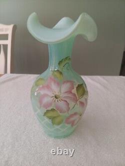 Beautiful Fenton Opaline Clematis Diamond Optic Trellis Vase