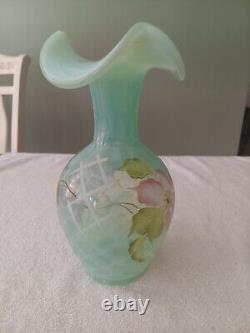 Beautiful Fenton Opaline Clematis Diamond Optic Trellis Vase