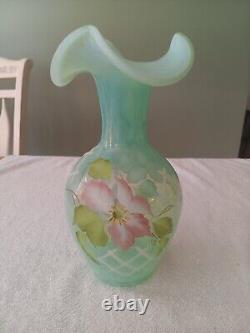 Beautiful Fenton Opaline Clematis Diamond Optic Trellis Vase