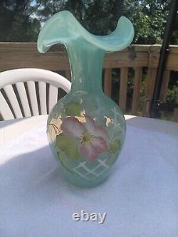 Beautiful Fenton Opaline Clematis Diamond Optic Trellis Vase