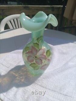 Beautiful Fenton Opaline Clematis Diamond Optic Trellis Vase