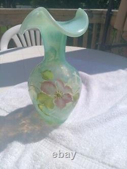 Beautiful Fenton Opaline Clematis Diamond Optic Trellis Vase