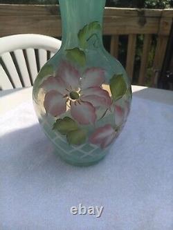 Beautiful Fenton Opaline Clematis Diamond Optic Trellis Vase