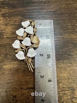 Crown Trifari White Milk Glass Tulip Flower Brooch & Clip On Earrings SetREAD