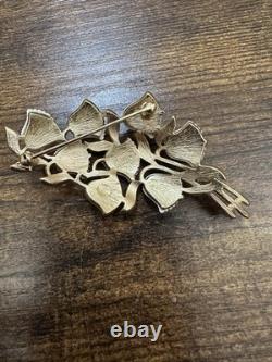 Crown Trifari White Milk Glass Tulip Flower Brooch & Clip On Earrings SetREAD