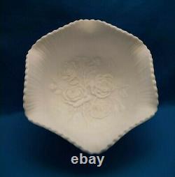 EXQUISITE Large Antique Gorgeous 3 Leg Milk Glass Fruit/ Serving Bowl/Compote