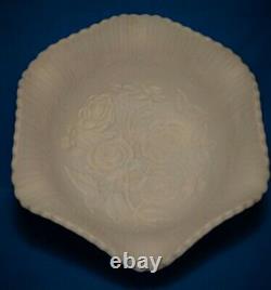 EXQUISITE Large Antique Gorgeous 3 Leg Milk Glass Fruit/ Serving Bowl/Compote