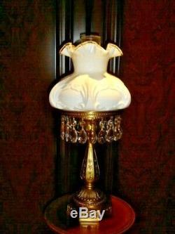 FENTON SILVER CREST MILK GLASS RARE LAMP, MINT. Student Lamp