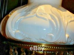 FENTON SILVER CREST MILK GLASS RARE LAMP, MINT. Student Lamp