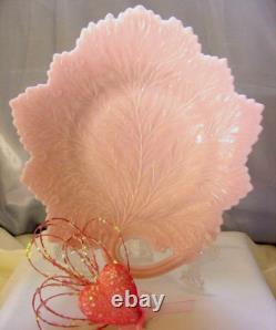 FENTON11.5CAKE PLATEMINT+PERFVINTAGE50sPASTEL PINK MILK GLASSLEAFHANDLED