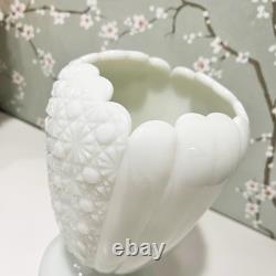 Fenton Cupped Daisy Button Vase Vintage Perfect Condition Milk Glass 1950s