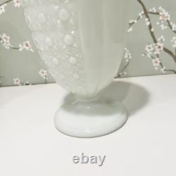 Fenton Cupped Daisy Button Vase Vintage Perfect Condition Milk Glass 1950s