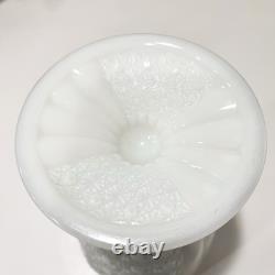 Fenton Cupped Daisy Button Vase Vintage Perfect Condition Milk Glass 1950s