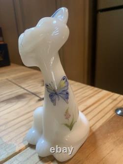 Fenton Milk Glass 1995 White Glossy FAGCA Happy Cat Figurine Signed 6x 3 Mint