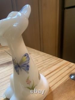 Fenton Milk Glass 1995 White Glossy FAGCA Happy Cat Figurine Signed 6x 3 Mint
