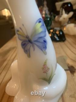 Fenton Milk Glass 1995 White Glossy FAGCA Happy Cat Figurine Signed 6x 3 Mint