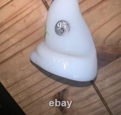 Fenton Milk Glass 1995 White Glossy FAGCA Happy Cat Figurine Signed 6x 3 Mint