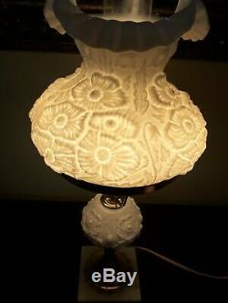 Fenton Poppy White Milk Glass Lamp withHurricane Globe Excellent Condition Glass