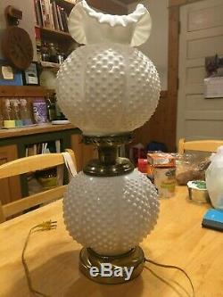 Fenton milk glass hobnail'Gone With The Wind' double-globe lamp XC