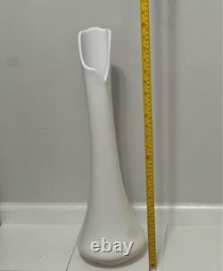 HTF Le Smith Milkglass Smoothie Vase 24