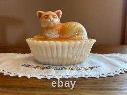 Hard to Find Vintage Westmoreland Milk/Carnival Glass Cat on Nest Covered Dish