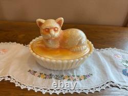 Hard to Find Vintage Westmoreland Milk/Carnival Glass Cat on Nest Covered Dish